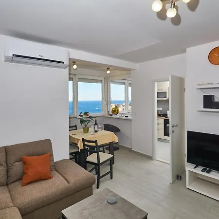 Rajmonda Apartment